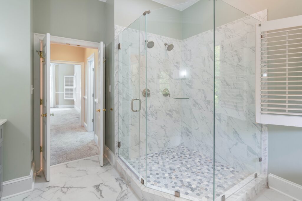 How to clean glass shower doors ?